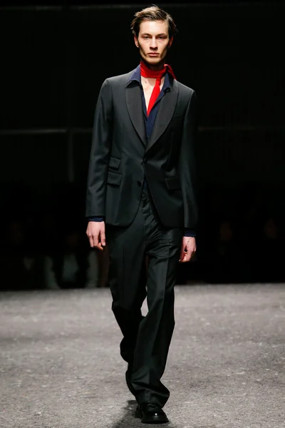Look 48